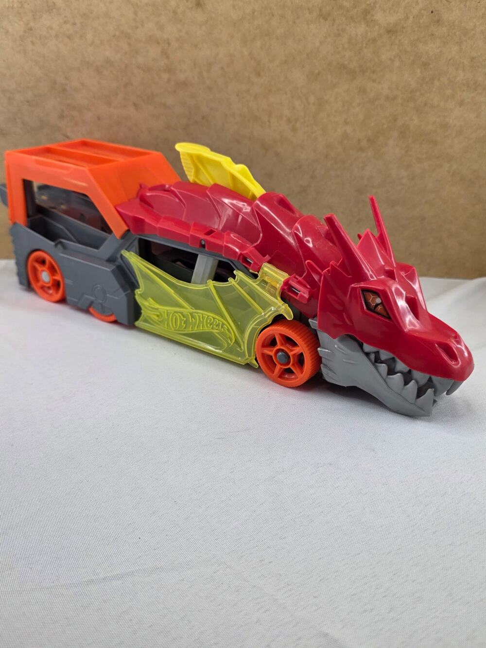 Hot Wheels City Dragon Launch Transporter
